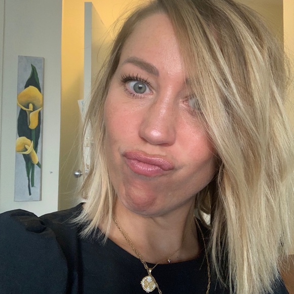 Meet your Posher, Candice - Picture 1 of 13